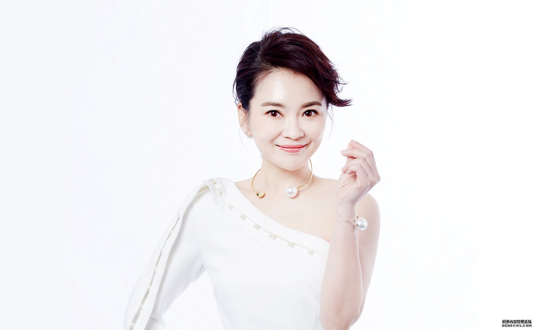 央视女主持裸辞后钻研育儿，如今在抖音拯救宅